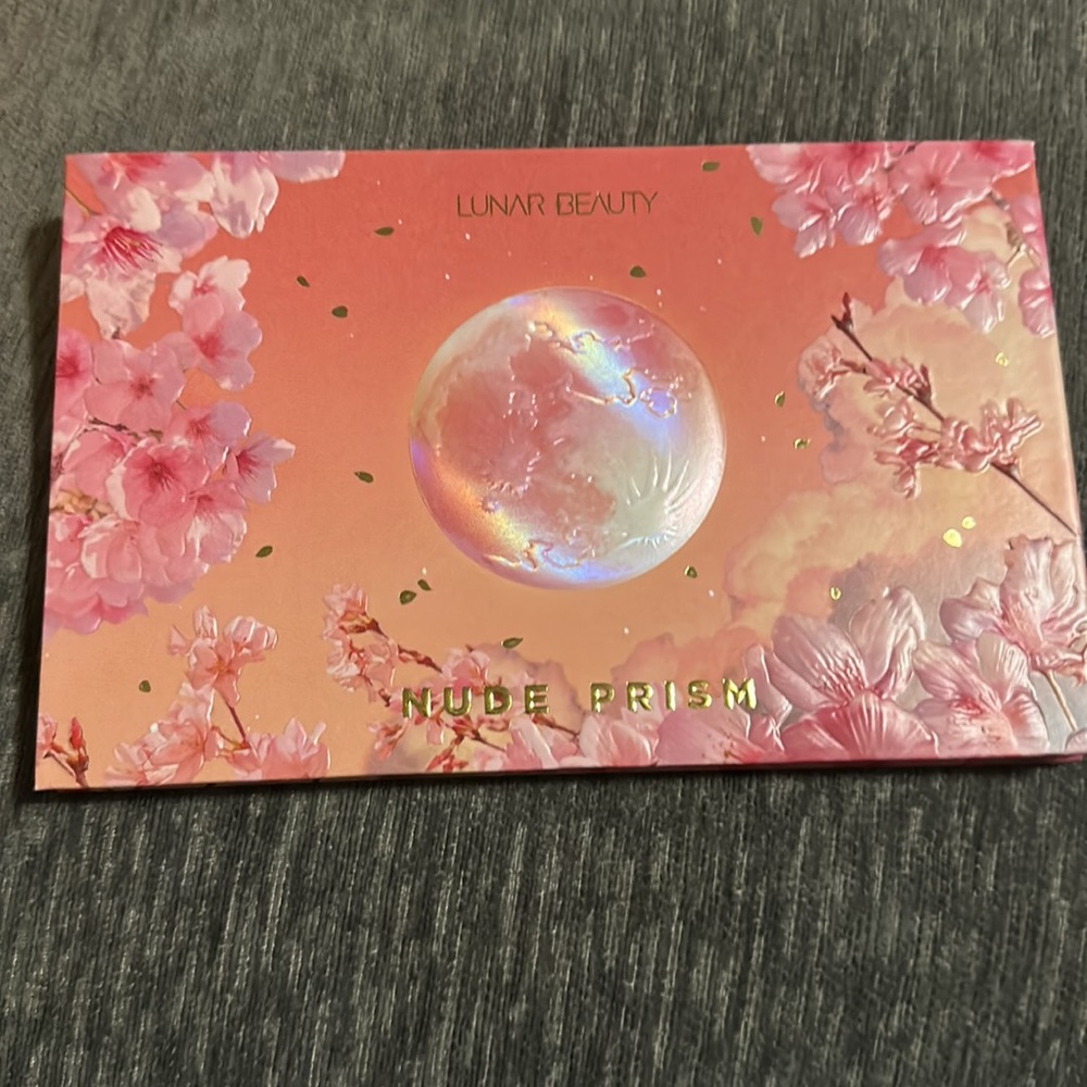 Lunar Beauty Nude Prism Eyeshadow Palette, new in box - Picture 3 of 6